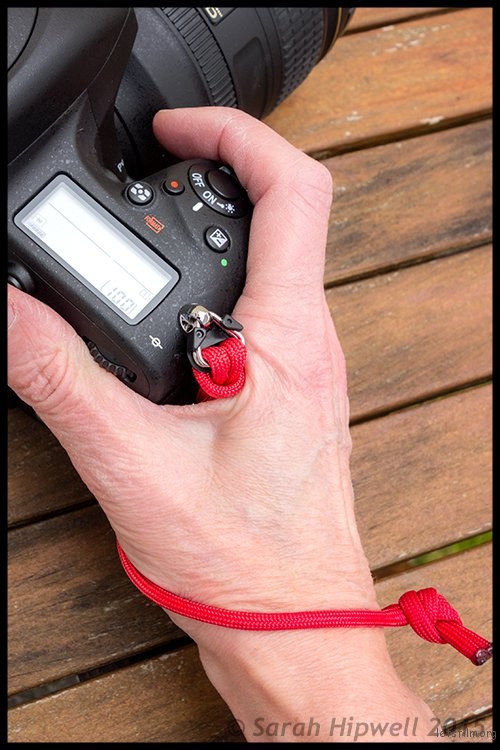 Paracord-wrist-strap-on-hand