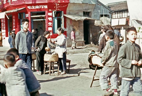 1967 年秋，苏州街头