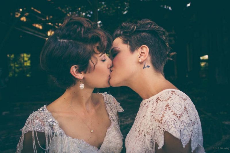 lgbt-wedding-pictures-89-5935b4348d8f5__880