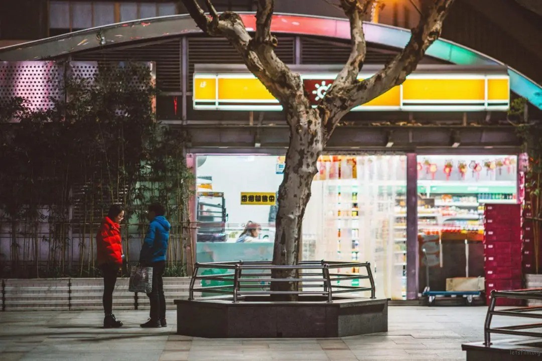 对很多人来说,这里才是他们的深夜食堂 | 胶片的味道 1