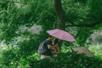 那个曾陪你撑伞走过长街的人,还在你的微信列表里吗? 那个曾陪你撑伞走过长街的人,还在你的微信列表里吗?