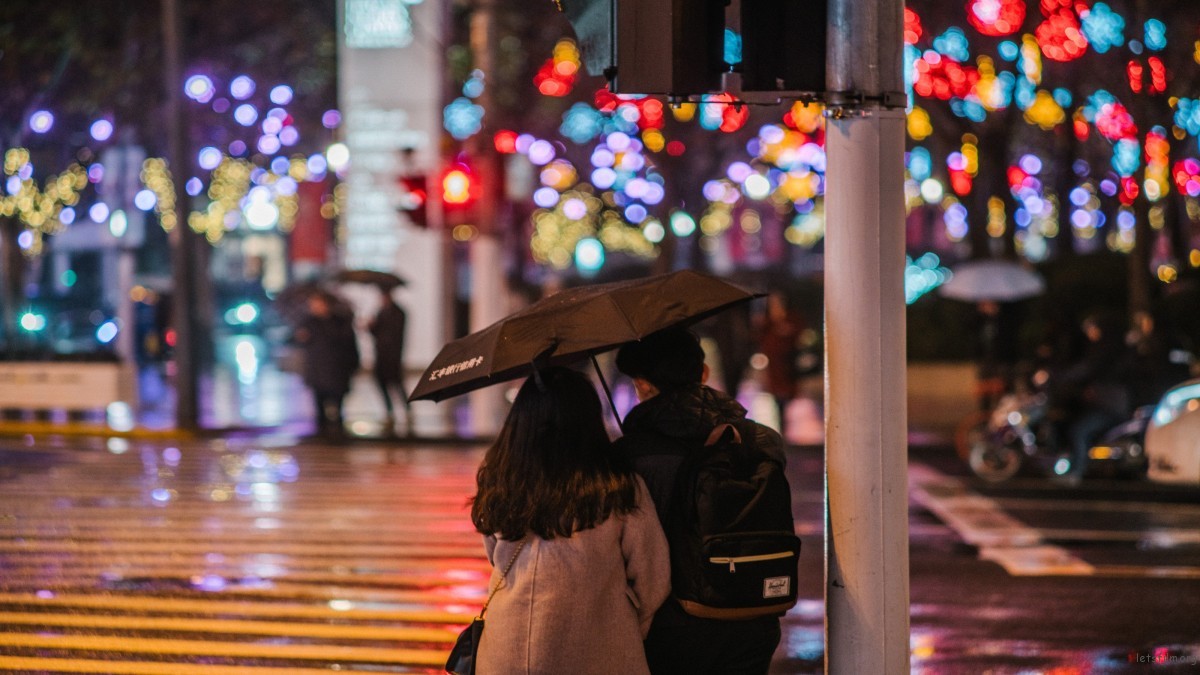 那个曾陪你撑伞走过长街的人,还在你的微信列表里吗? | 胶片的味道 图片 3