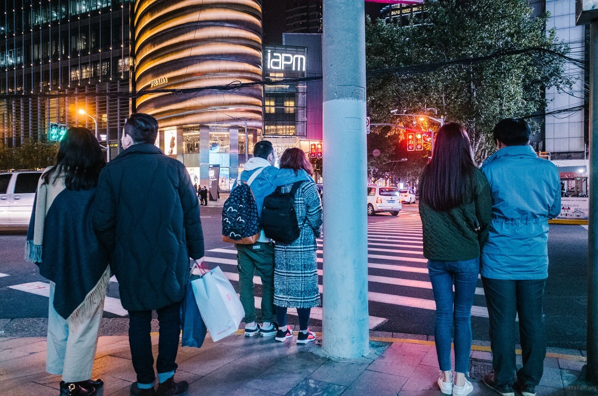 情人节的街头,我用快门把爱情停在没有结局的地方 | 胶片的味道 图片 1