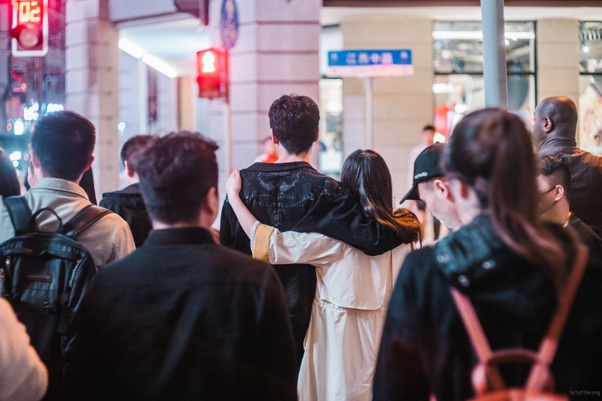 情人节的街头,我用快门把爱情停在没有结局的地方 | 胶片的味道 图片 2