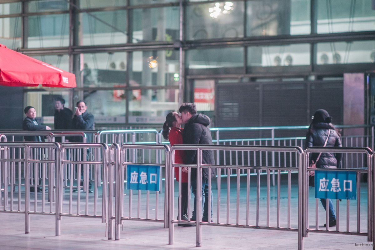 安检口的外面是我们,里面是故乡 | 胶片的味道 图片 3