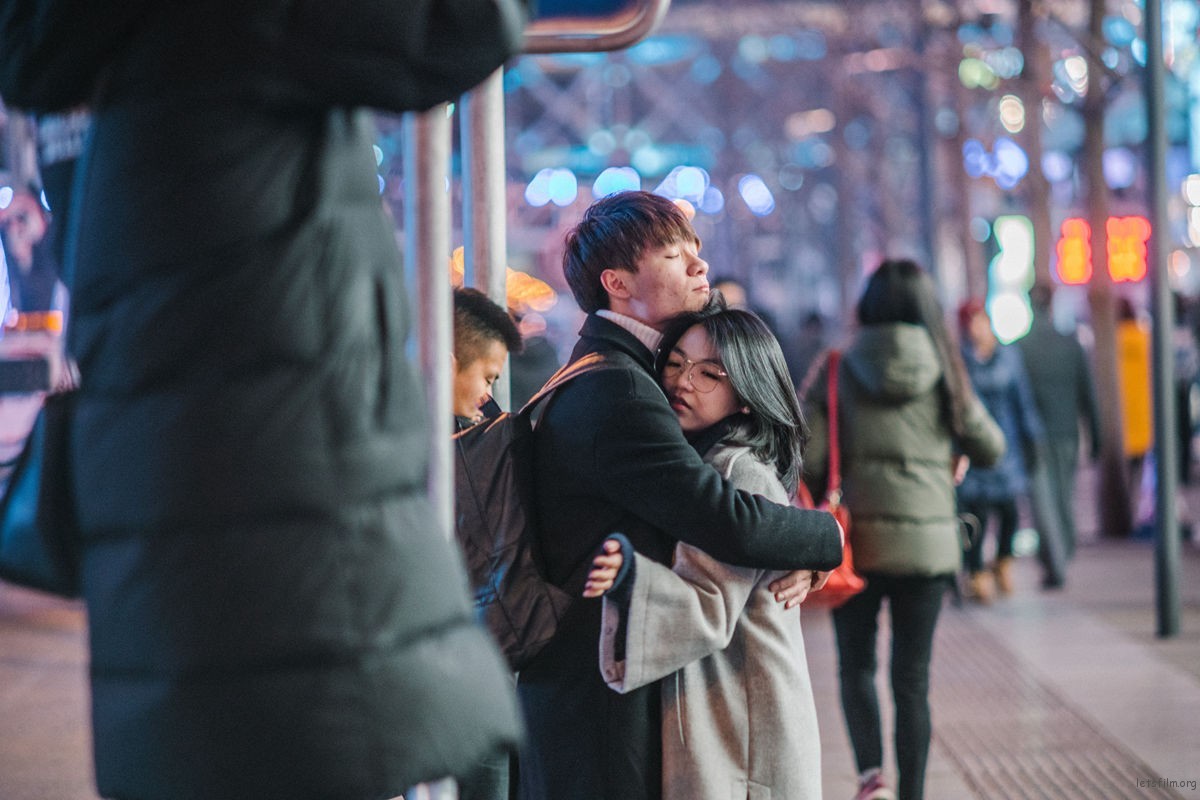 情人节的街头,我用快门把爱情停在没有结局的地方 | 胶片的味道 图片 4