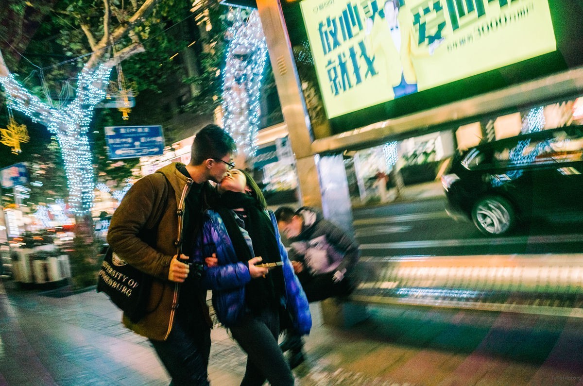 情人节的街头,我用快门把爱情停在没有结局的地方 | 胶片的味道 图片 6