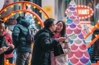 所有的照片都是一张收据，证明我们曾热烈地活过