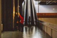 我们穷尽一生，不过是想被什么照亮一下