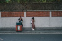 总在拍照的人，却活成了自己人生的局外人