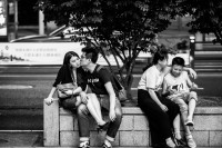 亲一口容易，过一生太难